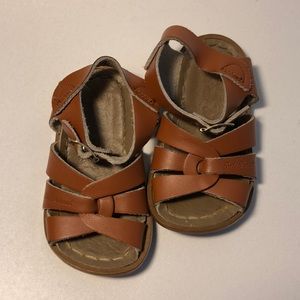Salt water sandals by hoy size 4 tan